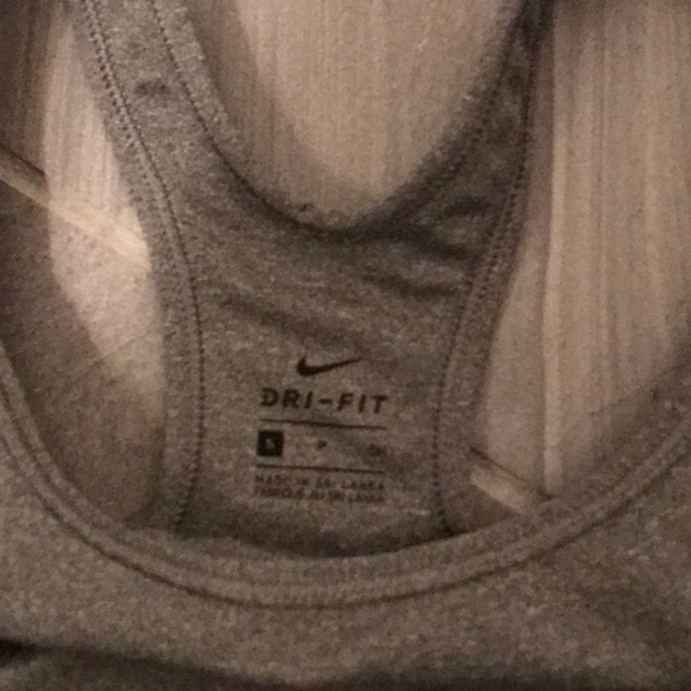 Very lightly used NIKE sports bras - Picture 5 of 6